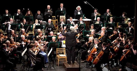 Letoní festival Sweetsen fest zahájí koncert symfonického orchestru...