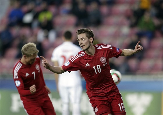 Dánský útoník Rasmus Falk se raduje ze vsteleného gólu.