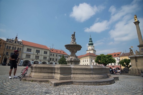 Kašna na Velkém náměstí v Kroměříži.