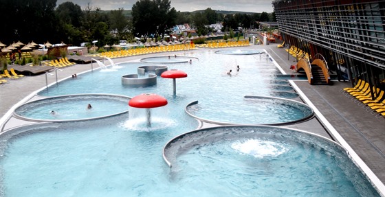U tetí sezonu lidé mohou jezdit do velkého akvaparku Aqualand Moravia u...