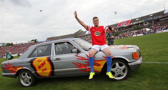 Starý fotbalový stadion za Luánkami hostil rozluku Petra vancary s kariérou....