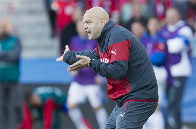 Trenér �eské jednadvacítky Jakub Dovalil