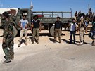 Bojovníci Syrské svobodné armády se shromaují, ne se vydají k mstu Dará...