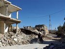 Obyvatelé Dary zkoumají poniené domy, které podle nich zniily nálety syrského...