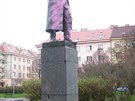 Neznámí vandalové pokodili sochu marála Konva na námstí Interbrigády v...