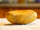 Raná brambora je mení a má tení slupku, ne ta zralá.
