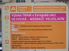 Tramvajová výluka mezi Dejvickou a Nádraím Veleslavín.