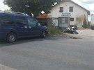 Nehoda motocyklisty s automobilem u Kostelce nad Labem (28. ervence 2015).