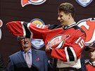 Pavel Zacha obléká dres New Jersey, které si eského hokejistu vybralo v draftu...