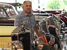 Majitel ned�vno otev�en�ho Auto moto muzea v Kop�ivnici Jaroslav �er�.