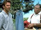 Kevin Costner a James Earl Jones ve filmu Hit sn (1989)