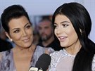 Kris Jennerová a její dcera Kylie (Cannes, 24. ervna 2015)