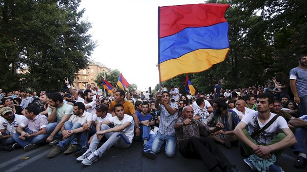 Protesty proti zdraovn elektiny v Jerevanu (23. ervna 2015)