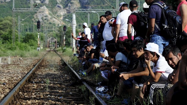 Migranti na ndra v makedonskm mst Demir Kapia (20. ervna 2015)
