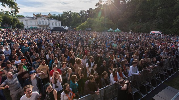 Atmosfra na festivalu United Islands of Prague v Kinskho zahrad (21.6.2015)