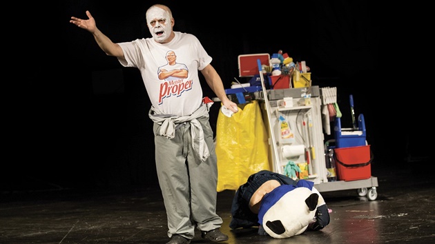 Bob Klepl v komediální one man show Vysava.