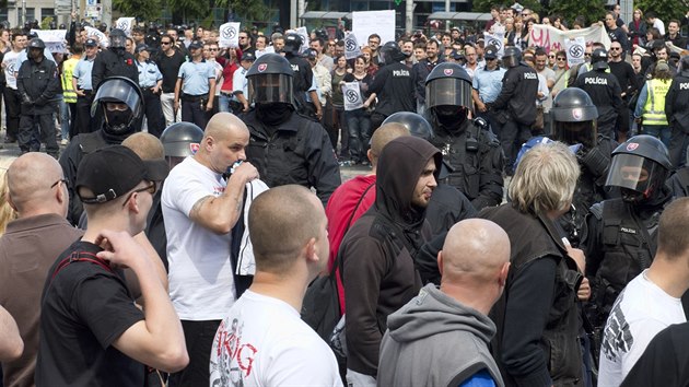 Účastníci demonstrace proti imigrantům v Bratislavě (20. června 2015)