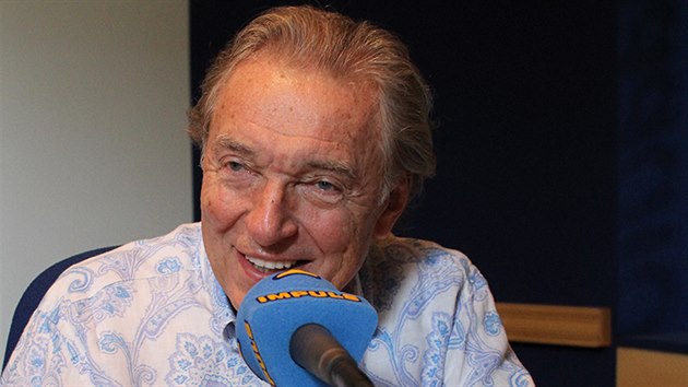 Karel Gott promluvil o sv�m zdravotn�m stavu v R�diu Impuls.