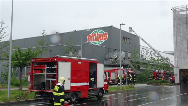 V pekrn obchodnho centra Globus na ernm Most hoelo, evakuovno bylo celkem 200 lid.