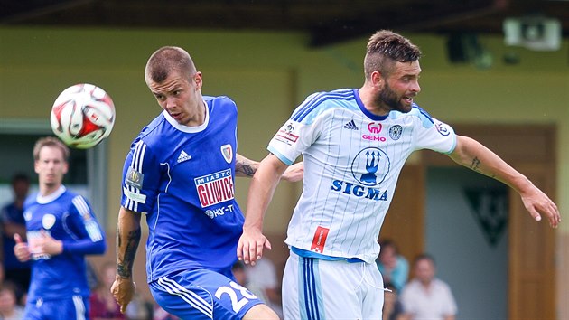 Kornel Osyra (vlevo) z Gliwice v souboji s olomouckm Vclavem Vakem.