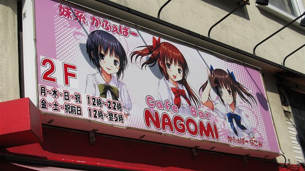 Cedule nad vchodem do Café Nagomi