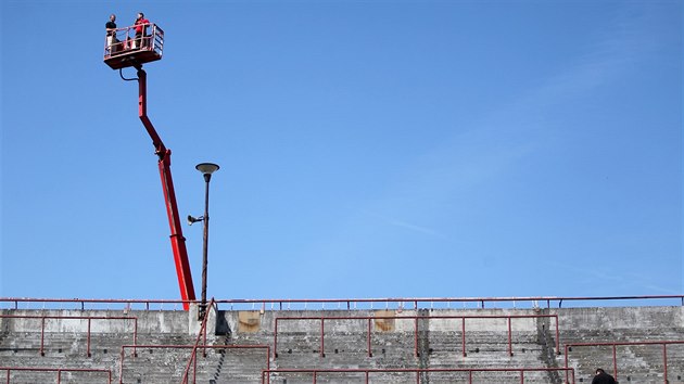 Na stadionu za Lunkami v Brn vrchol ppravy na exhibin zpas.