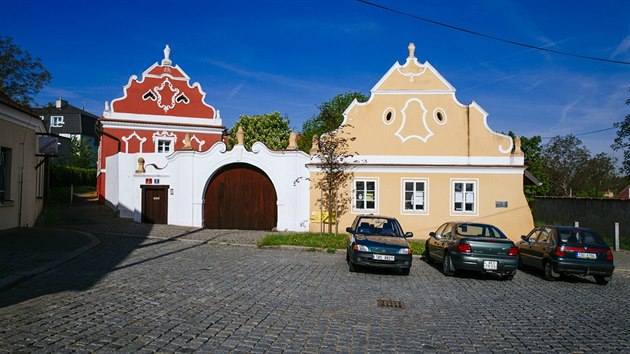 Jako v jinch echch. Selsk baroko statku Vranch na nmst ve starch Bohnicch z pastelovou barvou ttu a dokazuje st vesniky. Vroen 1777 se tk rekonstrukce statku, jeho historie sah daleko hloubji do minulosti. 