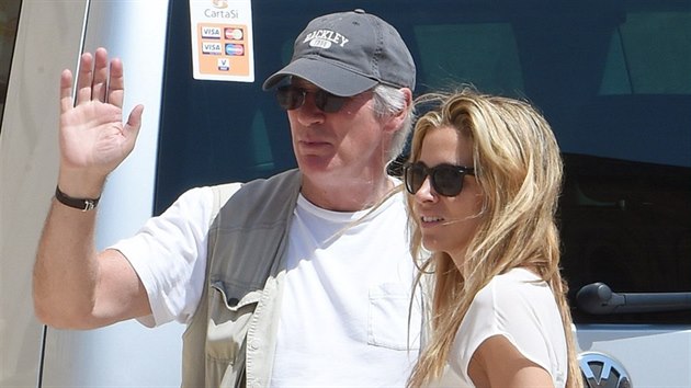 Richard Gere a Alejandra Silva na dovolené v Itálii (Syrakusy, 19. ervna 2015)