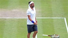 Marcos Baghdatis v Nottinghamu dohrál, semifinále vzdal kv�li zran�ní lýtka.