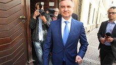 Kancléř prezidenta Vratislav Mynář předal ve Sněmovně své majetkové přiznání...
