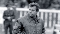 Bývalý reprezentant Josef Masopust v pozici fotbalového trenéra (rok 1993)