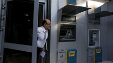 Mana�er pobo�ky �ecké Národní banky v Kalithea oznamuje, �e banka z�stane...
