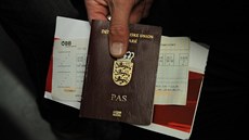 Policisté kontrolují v Ústí nad Labem vlak do Berlína. Zadr�eli v n�m sedm...