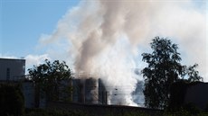 Hoící areál chemického provozu Setuza v Ústí nad Labem.