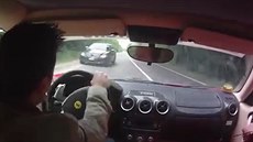 Mu pi testovací jízd Ferrari F430 málem zpsobil dopravní nehodu. Natstí...