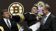 Jakub Zboil obléká dres Bostonu, který si eského obránce vybral na draftu NHL...