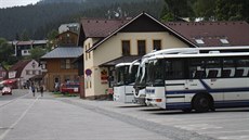 Souasné autobusové nádraí v Peci pod Snkou.