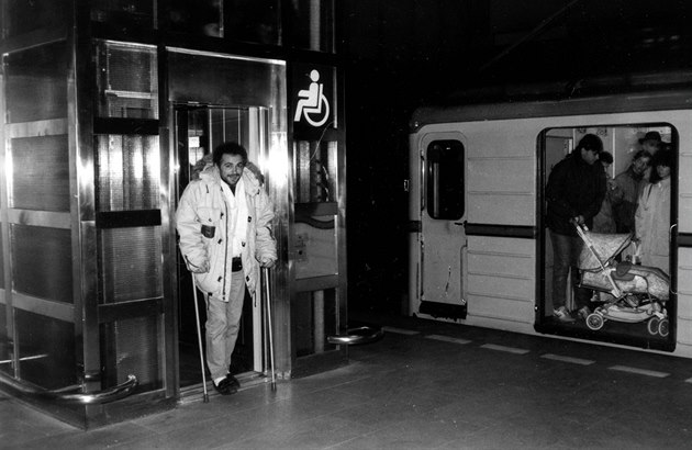 Od 21. prosince 1992 mlo praské metro první bezbariérov pístupnou stanici....