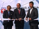 Slavnostního otevení nové budovy Fotbalové asociace R se zúastnil i éf UEFA...