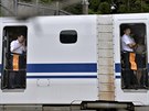 Vlak s asi tisícovkou pasaér musel nouzov zastavit na trase z Tokia do Ósaky...