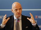 Generální sekretá UEFA Gianni Infantino na tiskové konferenci v Praze