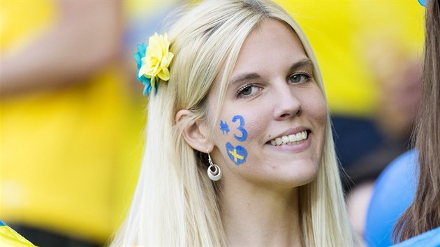Švédská fanynka na finále mistrovství Evropy do 21 let v  Praze v Edenu proti Portugalsku.