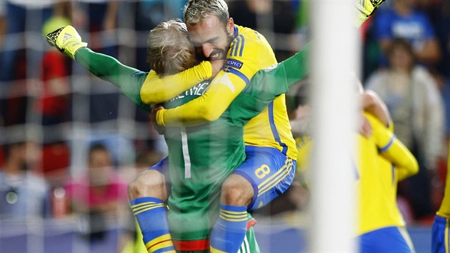 Švédští fotbalisté se radují, právě vyhráli mistrovství Evropy do 21 let. Ve finále porazili Portugalce v penaltovém rozstřelu.