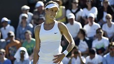 Kanadská tenistka Eugenie Bouchardová se diví, co p�edvádí v 1. kole Wimbledonu.