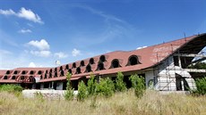 Rozestav�ný kolos p�es dvacet let vídají �idi�i, kte�í vyjedou po dálnici za...