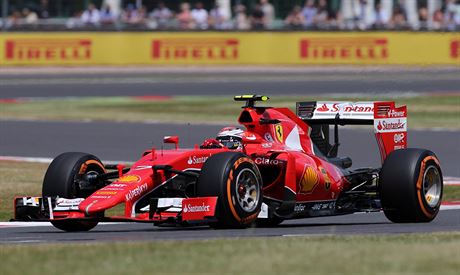 Kimi Räikkönen pi kvalifikaci na Velkou cenu Velké Británie.