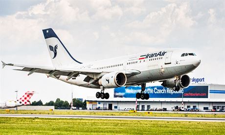 Letouny spolenosti Iran Air na Letiti Václava Havla v Praze pistávají od...