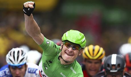 Andr Greipel prv projel jako prvn clem pt etapy Tour de France
