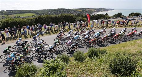 Cyklistick peloton v est etap Tour de France