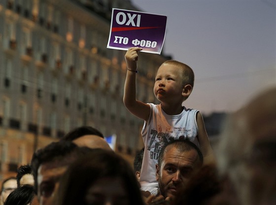 Ped referendem dorazilo na demonstrace 50 tisíc lidí (3. ervence 2015).